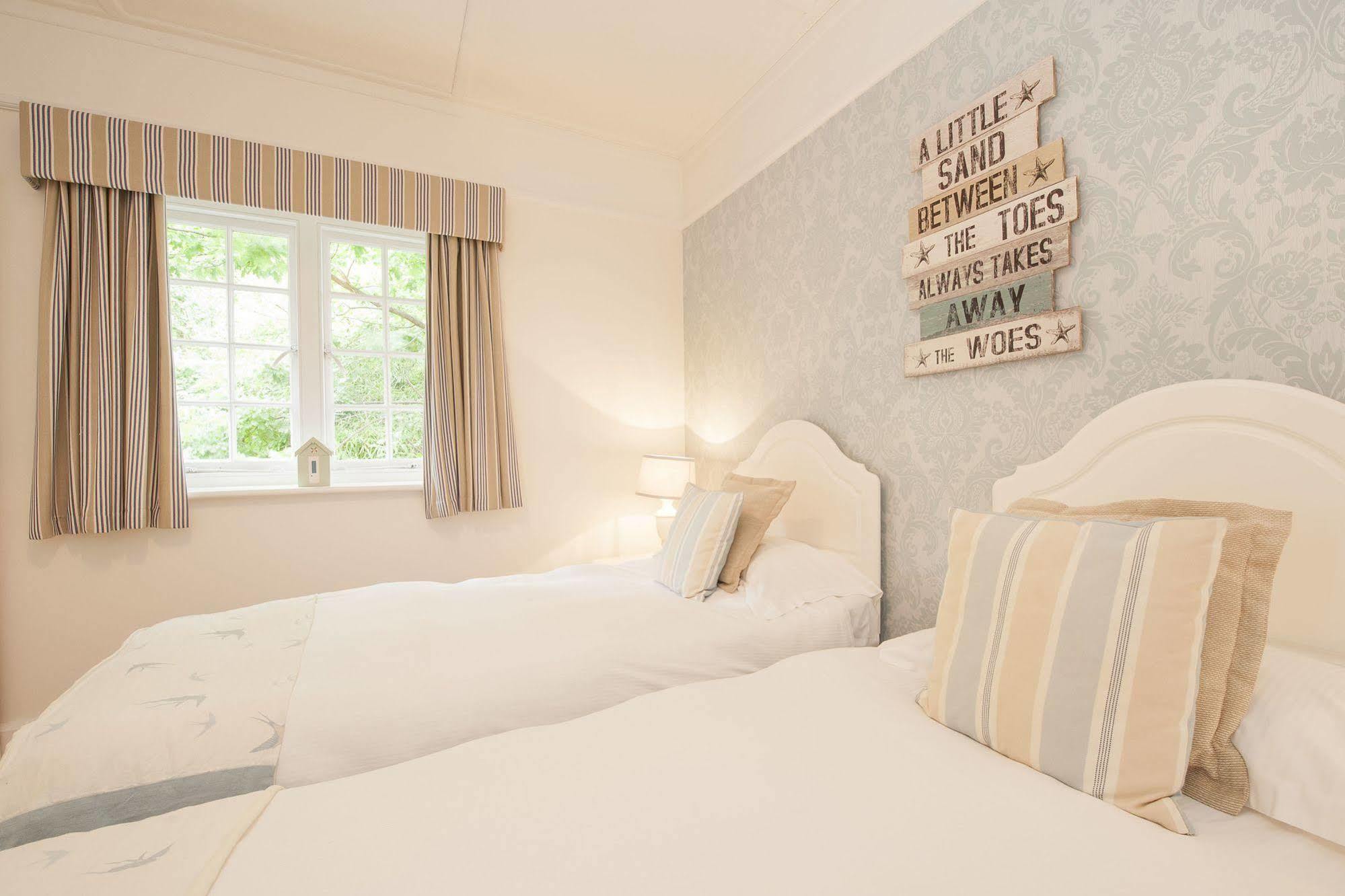 Bed and Breakfast The Fishbourne Fishbourne  Екстер'єр фото